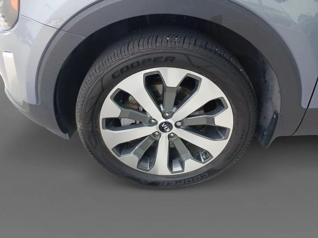 Used 2021 Silver Kia S image 15