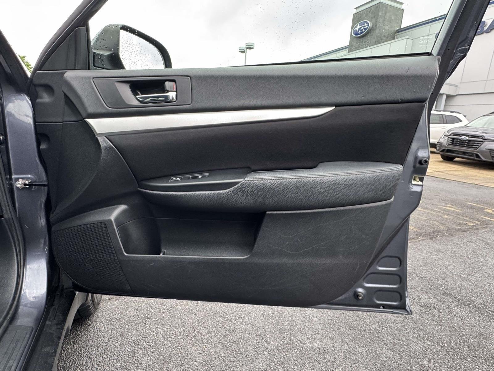 Used 2014 Carbide Gray Metallic Subaru 2.5i Premium image 8