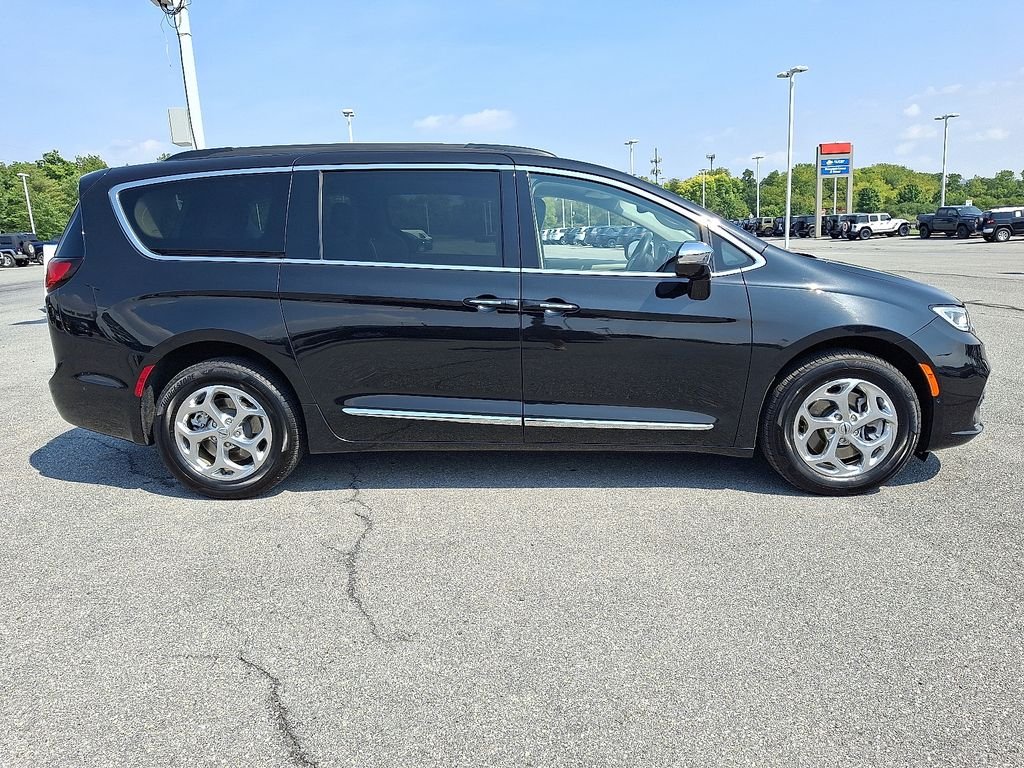 Used 2022 Black Chrysler Limited image 8