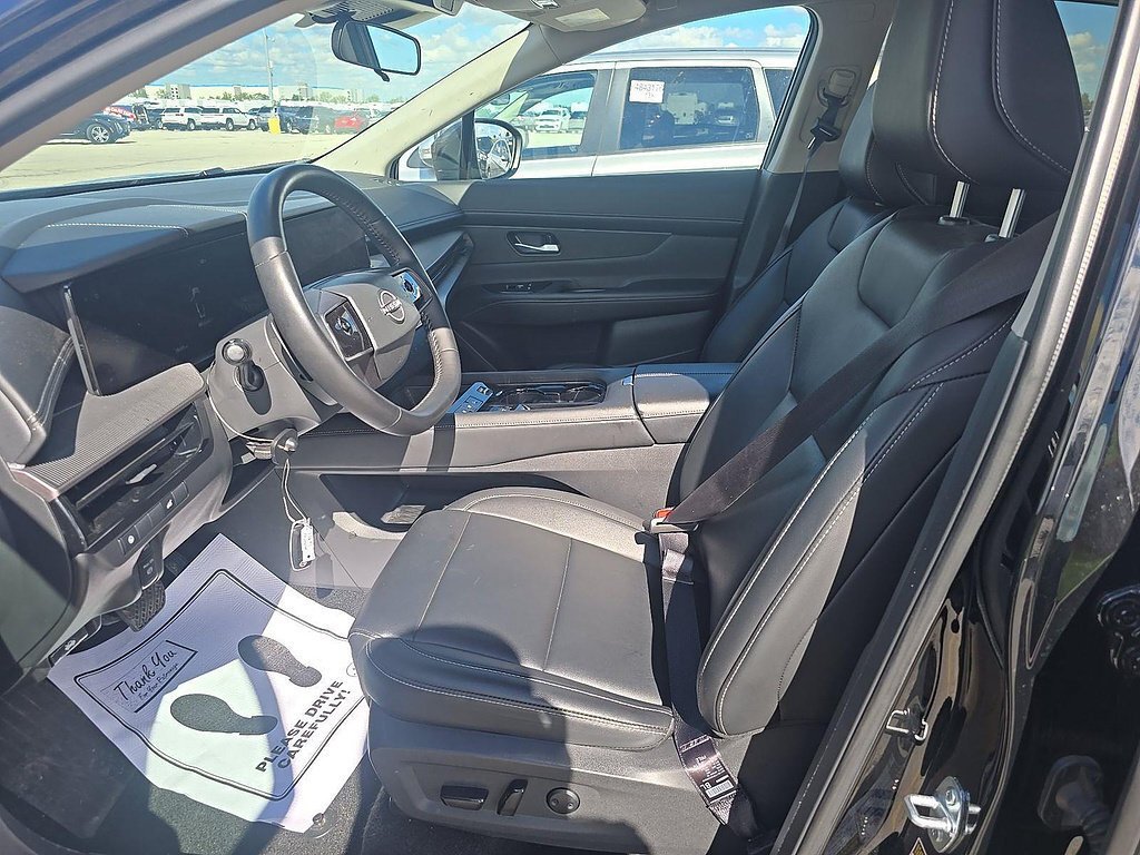 Used 2025 Super Black Nissan SV image 10