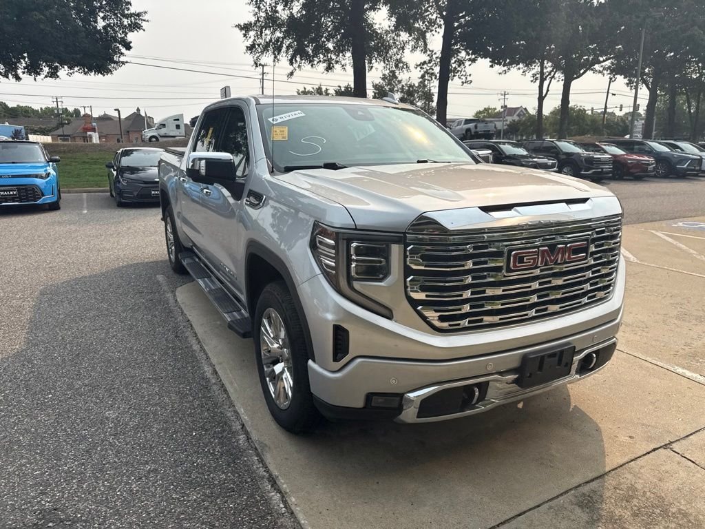 Used 2022 Silver GMC Denali image 3