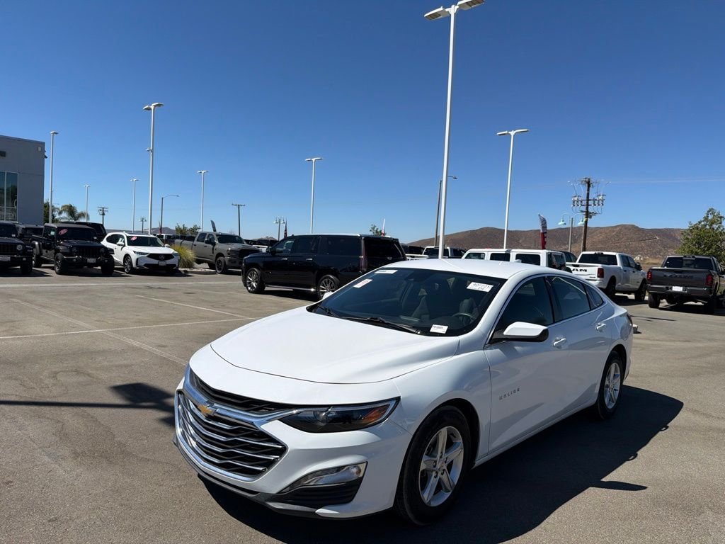 Used 2024 White Chevrolet LT image 9