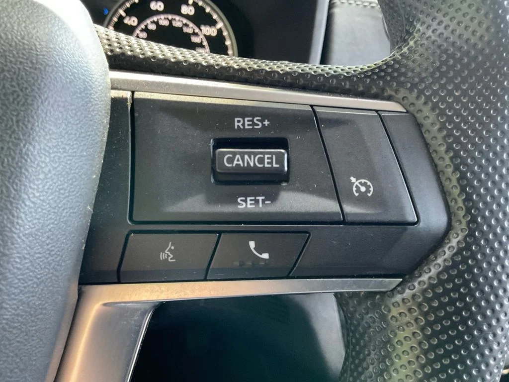 Used 2022 Black Mitsubishi ES image 34