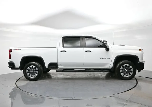 Used 2022 SUMMIT WHITE Chevrolet Custom image 8