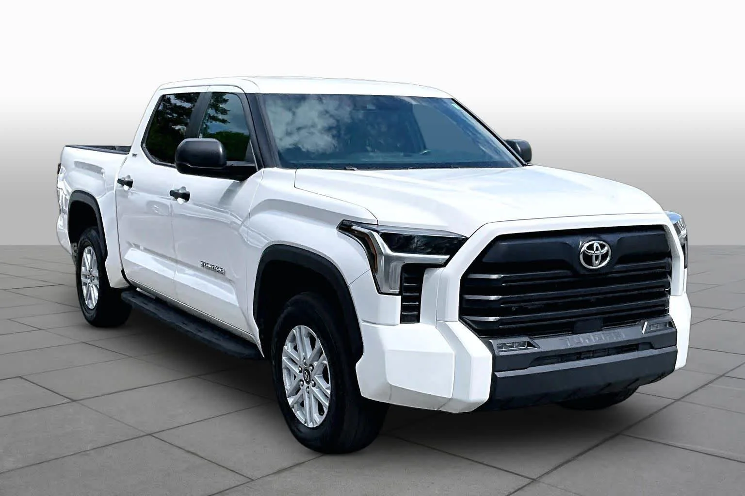 Used 2025 Ice Cap Toyota SR5 image 3