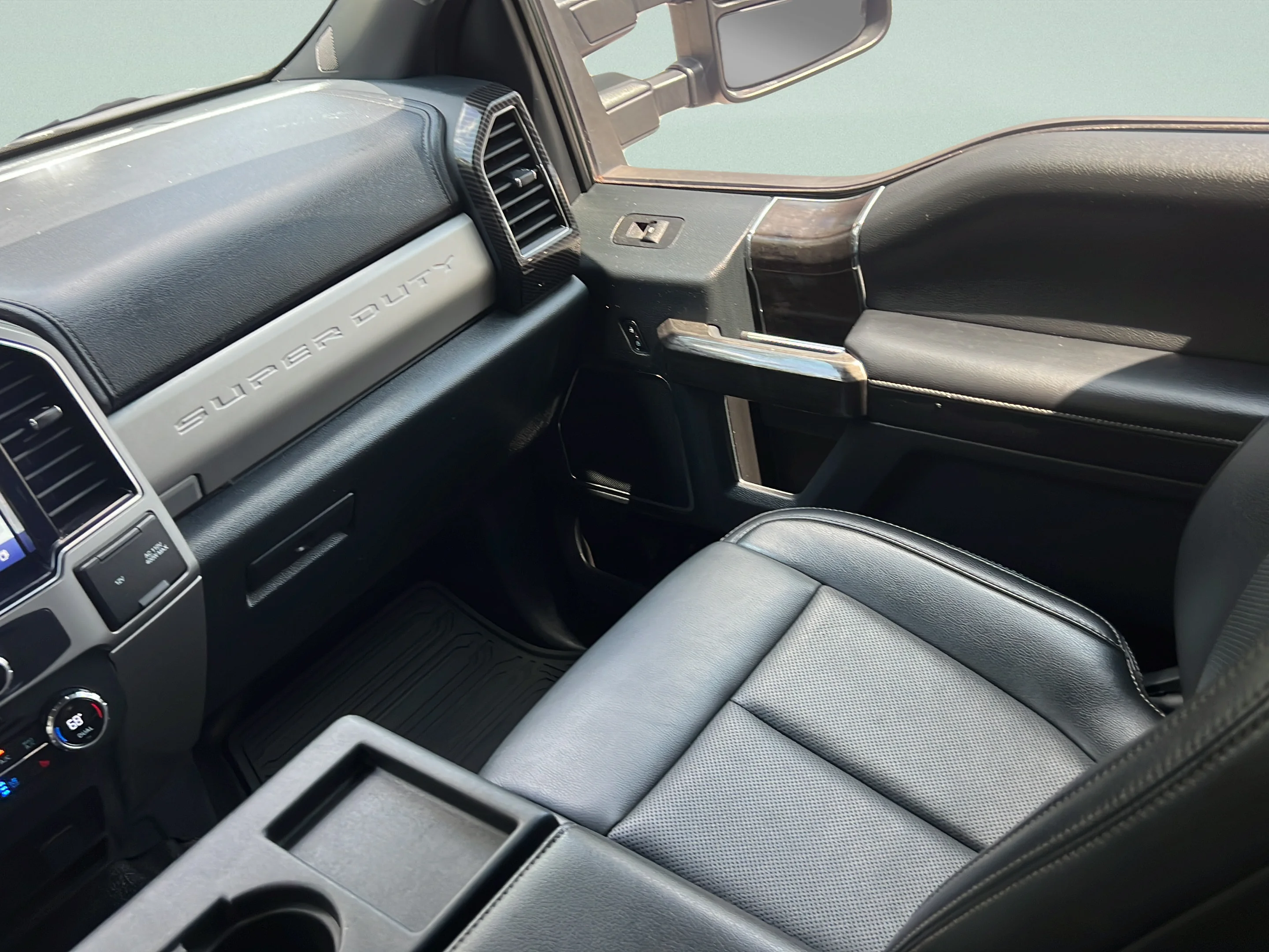 Used 2022 Stone Gray Metallic Ford LARIAT image 16