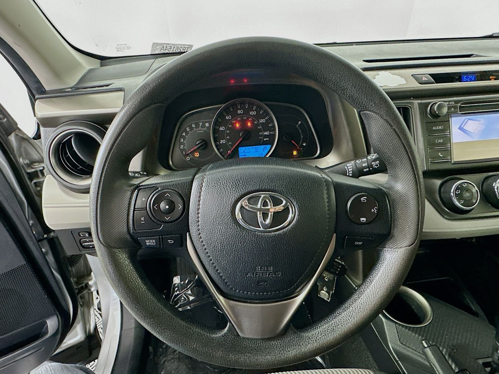 Used 2014 Classic Silver Metallic Toyota LE image 10