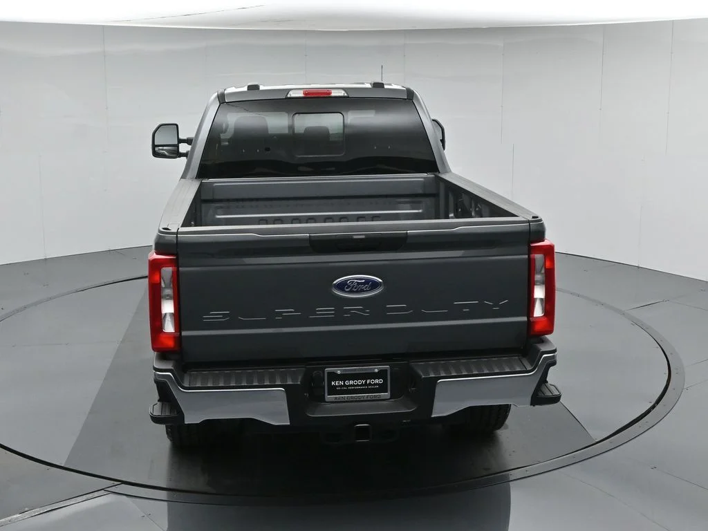 New 2026 Carbonized Gray Metallic Ford XLT image 40