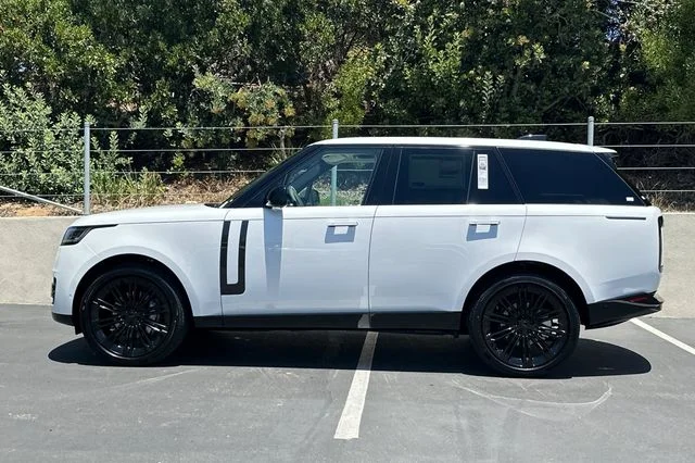 New 2026 Ostuni Pearl White Land Rover SE image 2