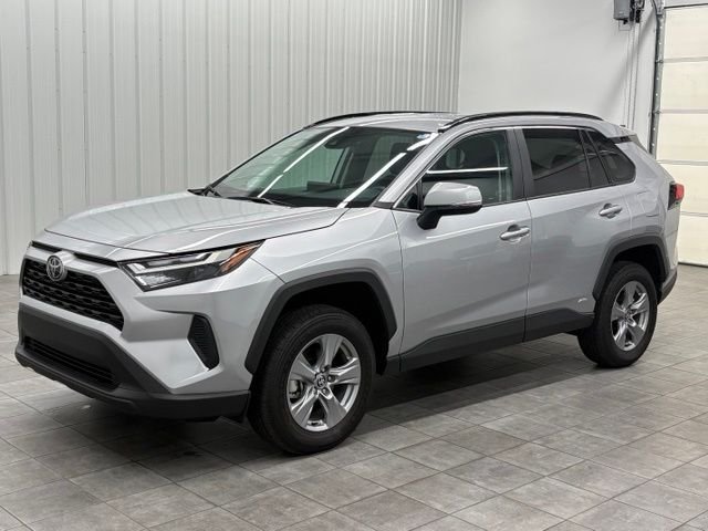 Used 2025 Silver Toyota XLE image 5