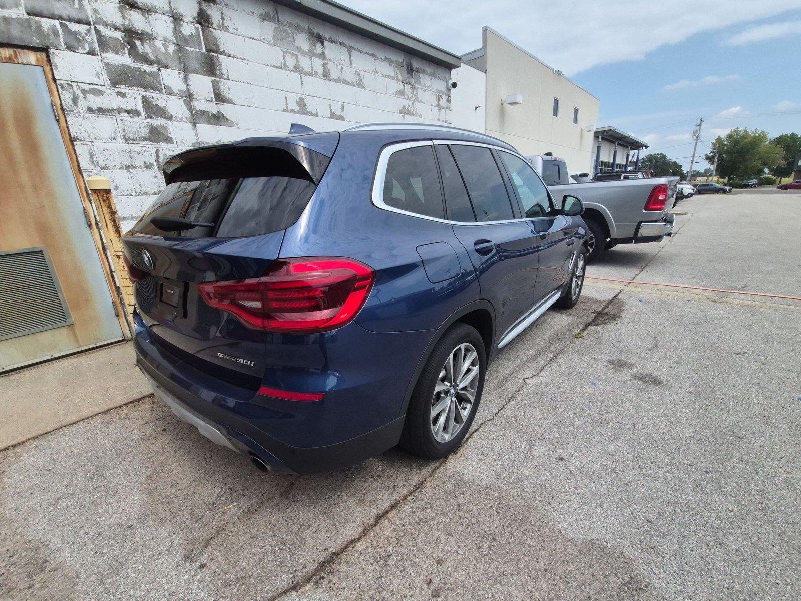 Used 2019 Phytonic Blue Metallic BMW sDrive30i image 5