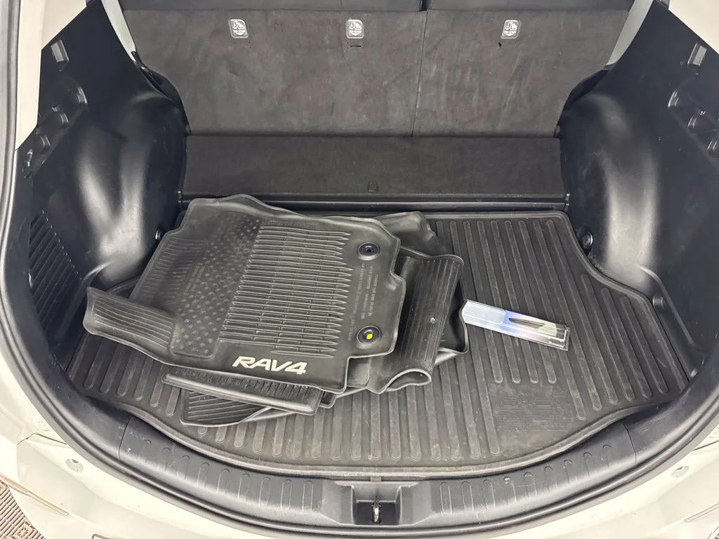 Used 2018 White Toyota LE image 46
