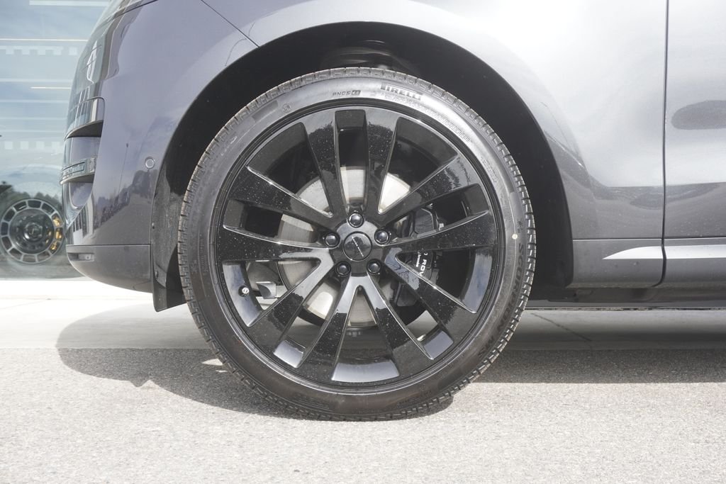 New 2026 Carpathian Grey Land Rover SE image 32