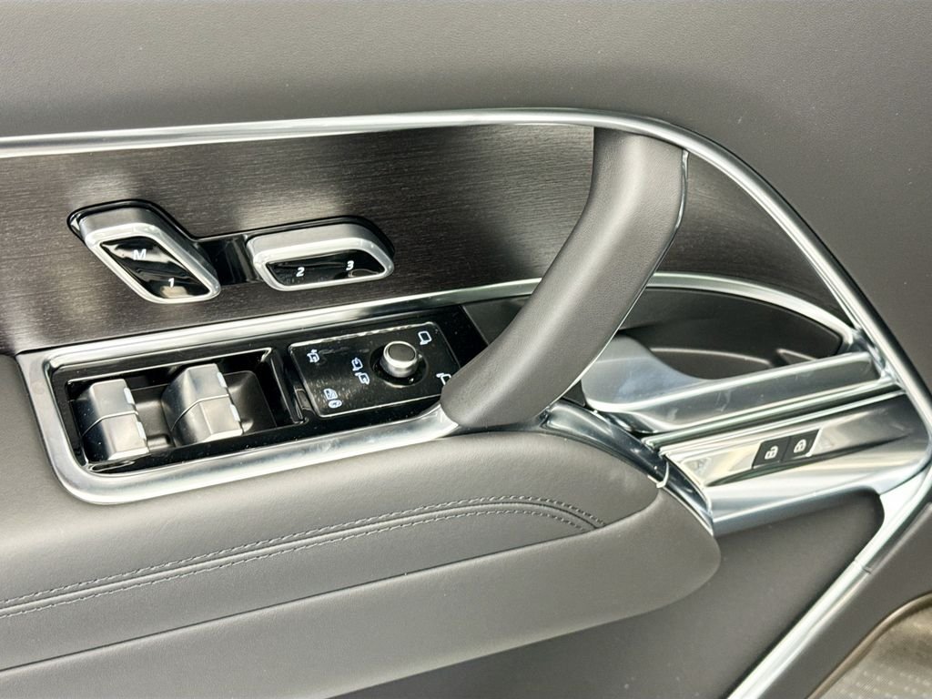 New 2026 Fuji White Land Rover Autobiography image 21