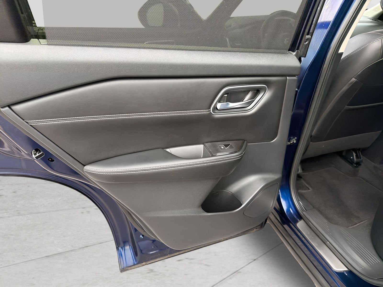 Used 2024 Blue Nissan Platinum image 21