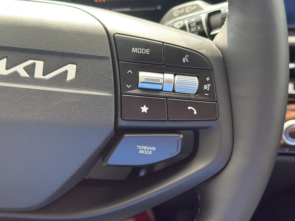 New 2026 Glacial White Pearl Kia LX image 21