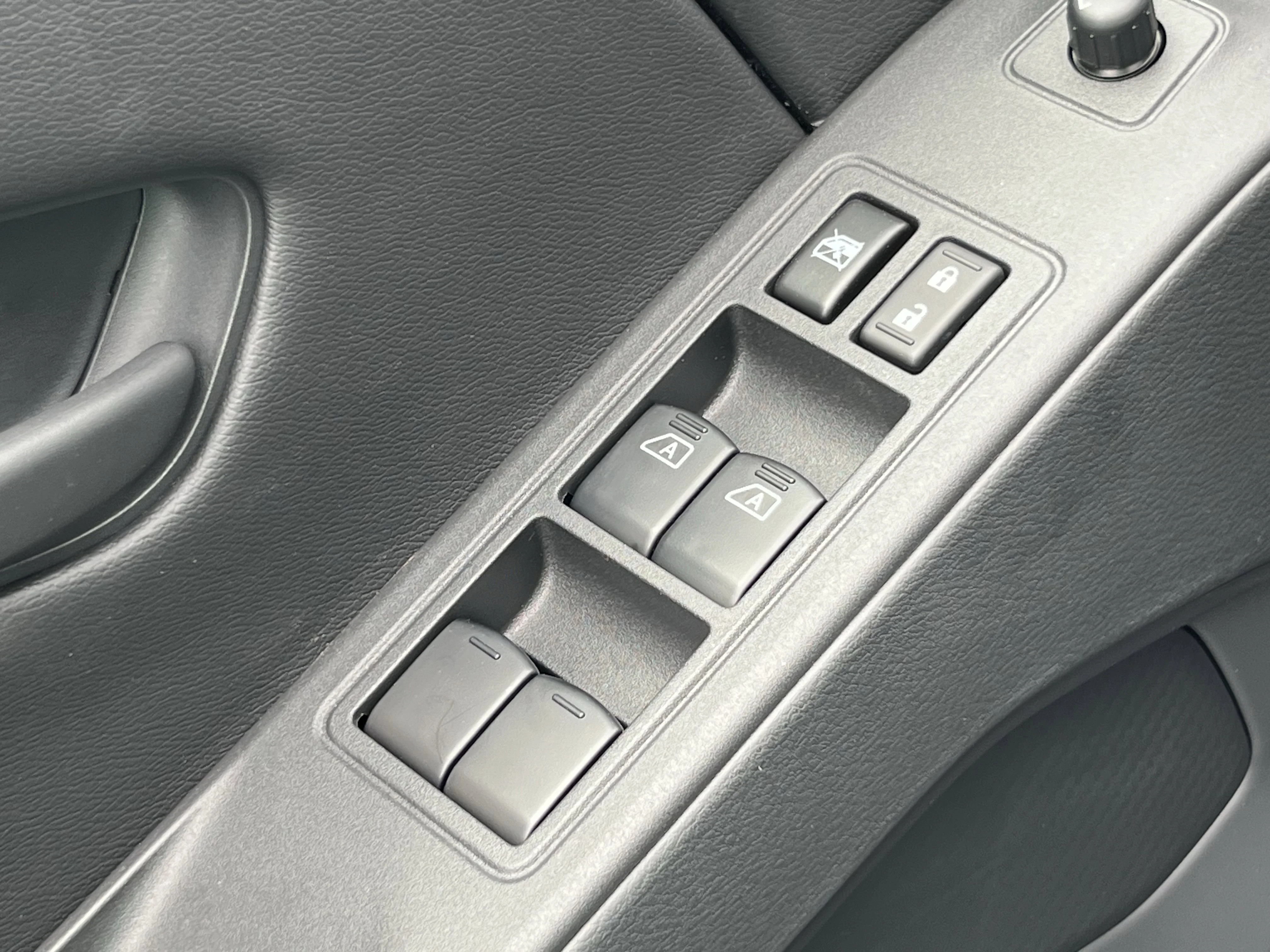 New 2026 Boulder Gray Pearl Nissan Crew Cab SV image 18
