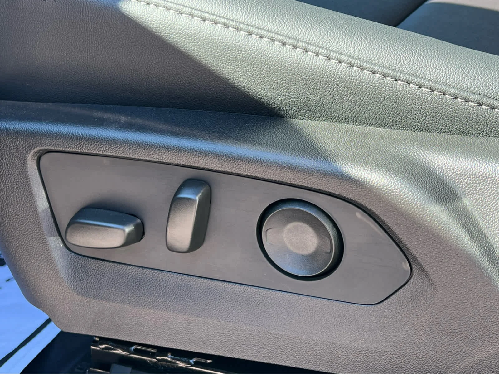 2026 Chevrolet Colorado LT - Photo 17