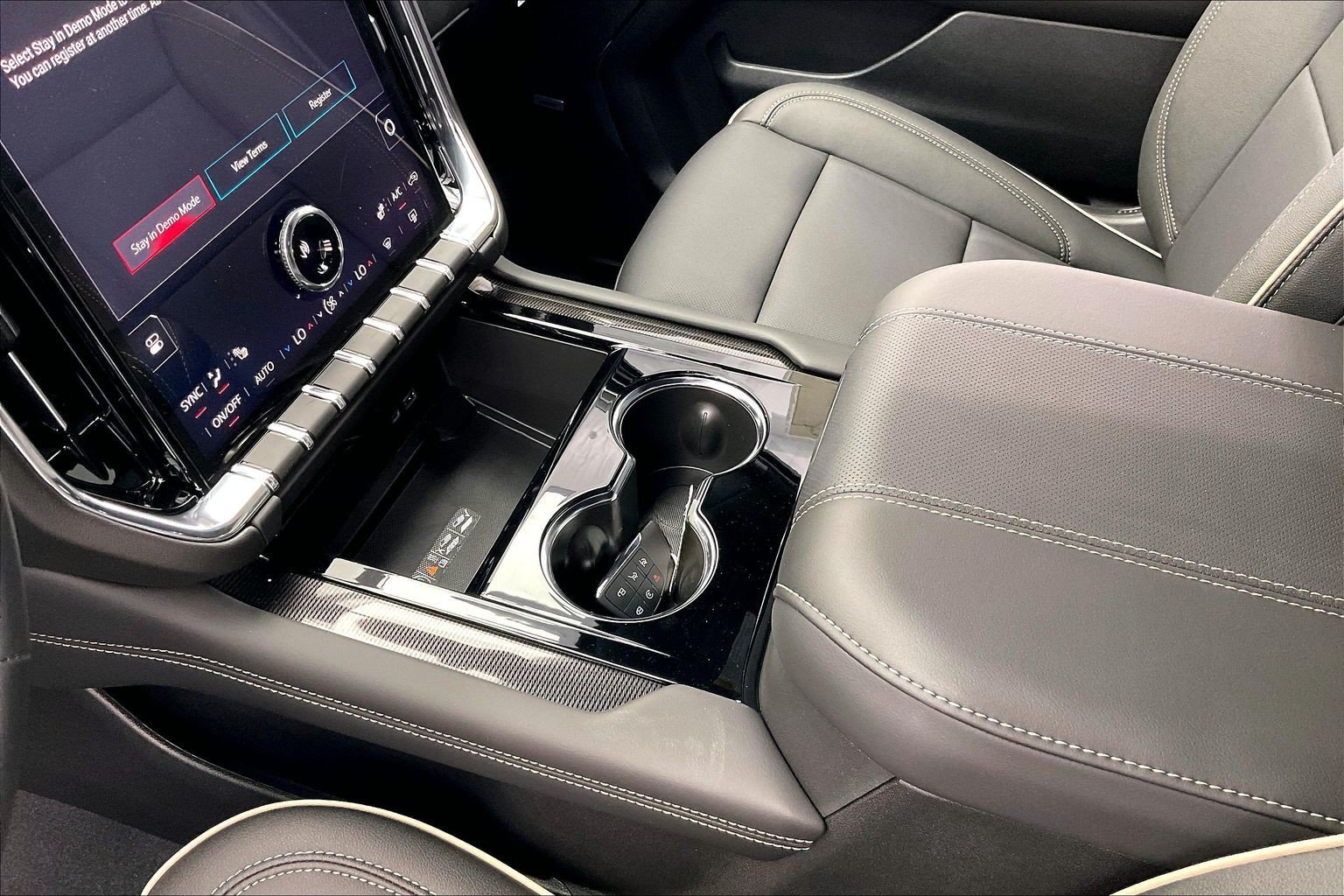 2026 GMC Yukon XL Elevation - Photo 8