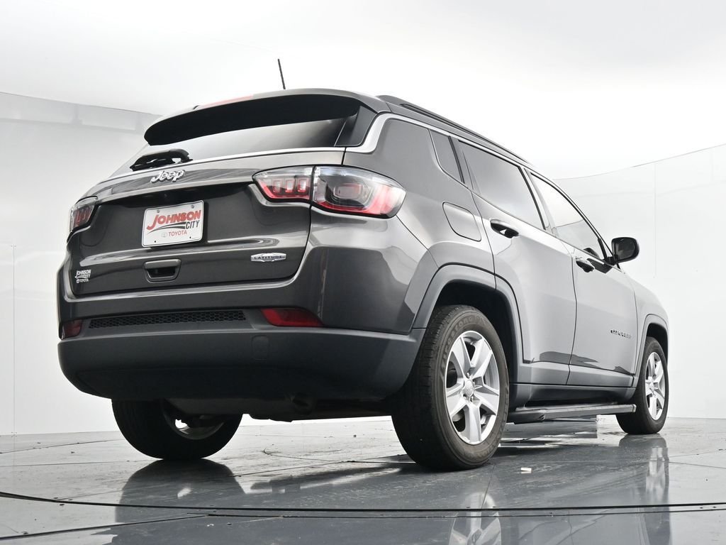 Used 2022 Gray Jeep Latitude image 37