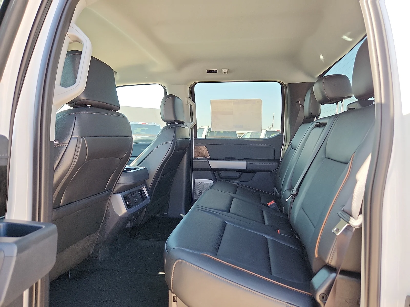 New 2026 Oxford White Ford Lariat image 18