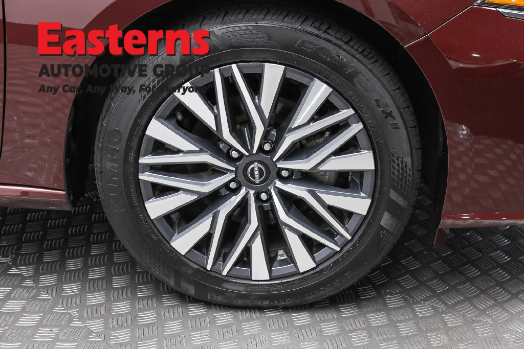 Used 2024 Red Nissan 2.5 SV image 32