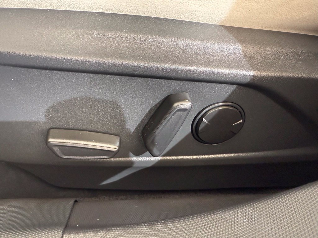 Used 2023 Vapor Blue Ford Premium image 33