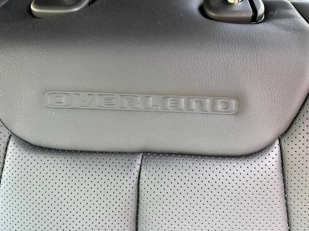 2025 Jeep Grand Cherokee Overland - Photo 17