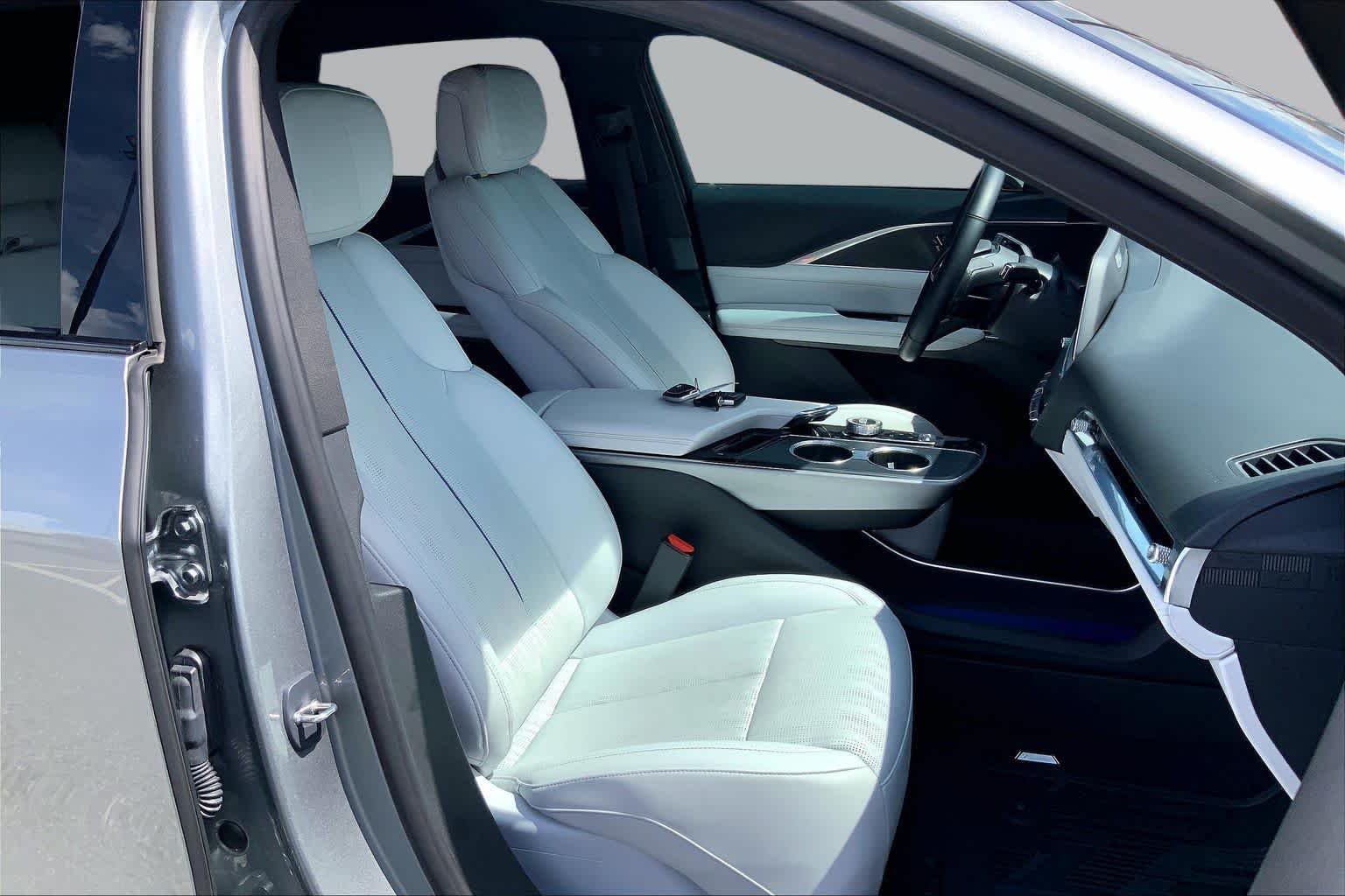 Used 2024 Argent Silver Metallic Cadillac Sport image 8