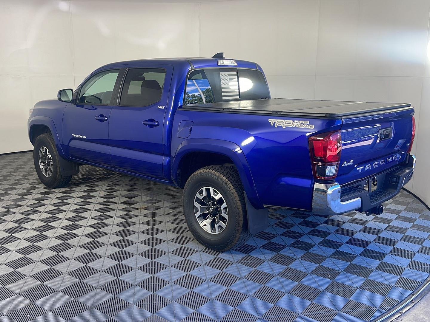 Used 2023 Blue Crush Metallic Toyota SR5 image 6