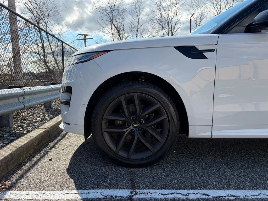 Used 2024 White Land Rover Dynamic SE image 9
