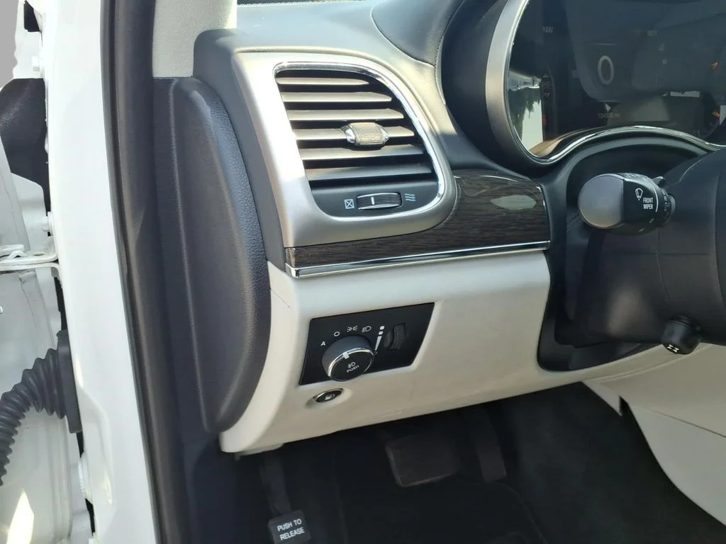 Used 2017 White Jeep Summit image 18