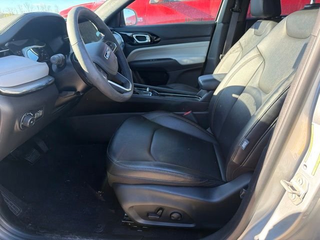 Used 2024 Silver Zynith Jeep Limited image 4