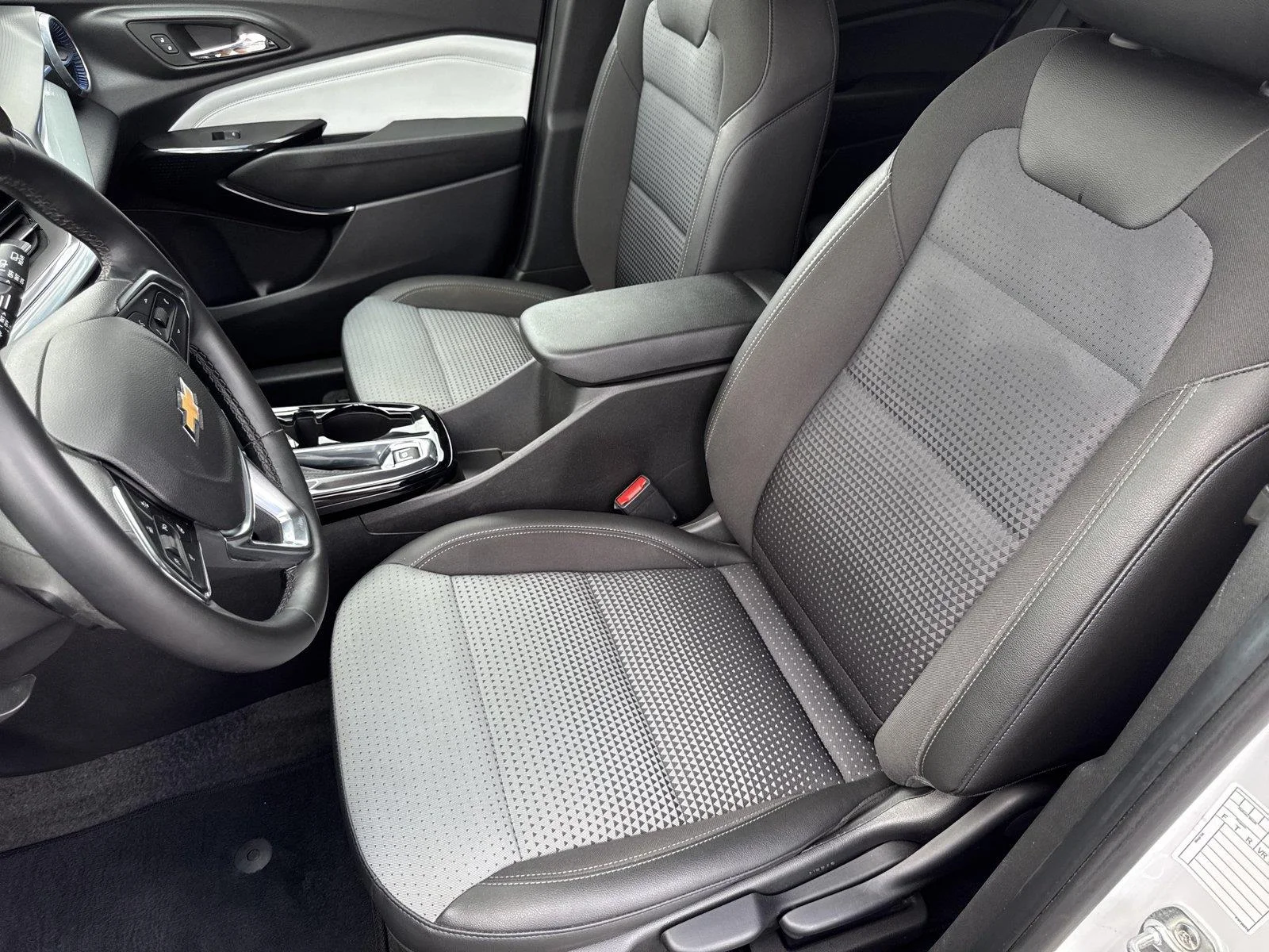 Used 2025 Summit White Chevrolet LT image 11