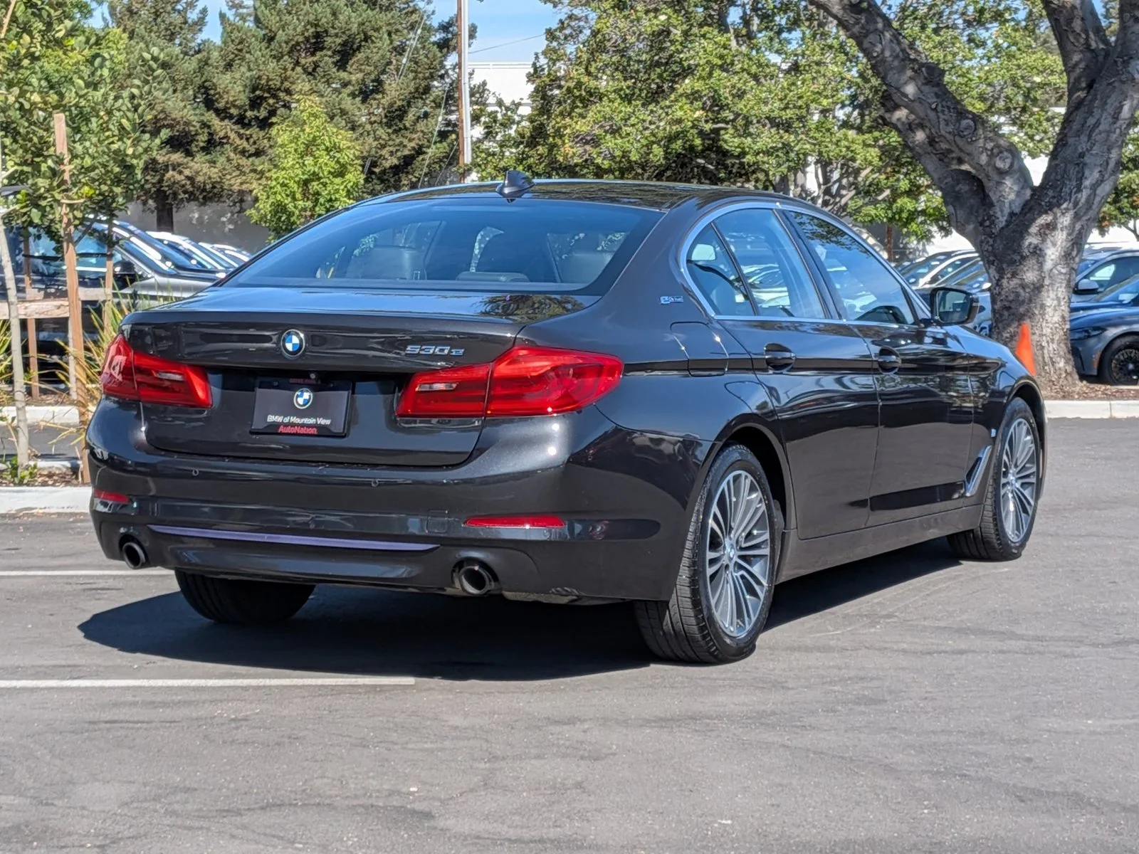 Used 2019 Dark Graphite Metallic BMW 530e iPerformance image 5