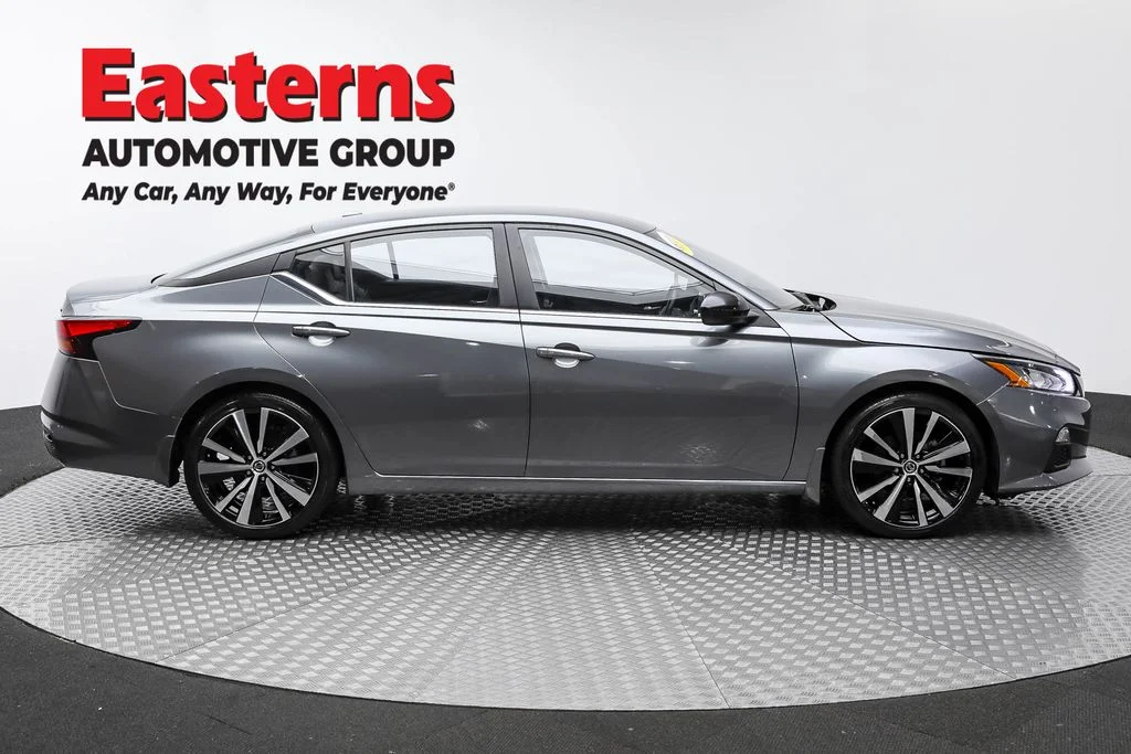 Used 2022 Gray Nissan 2.5 SR image 4