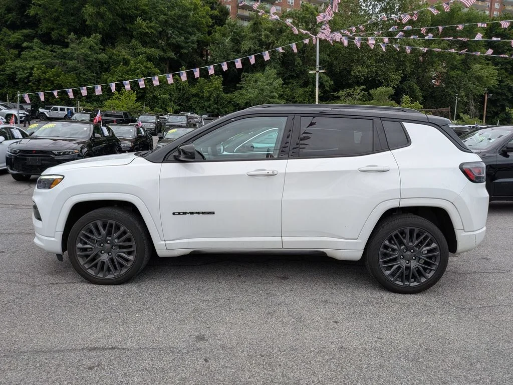 Used 2023 White Jeep Limited image 9