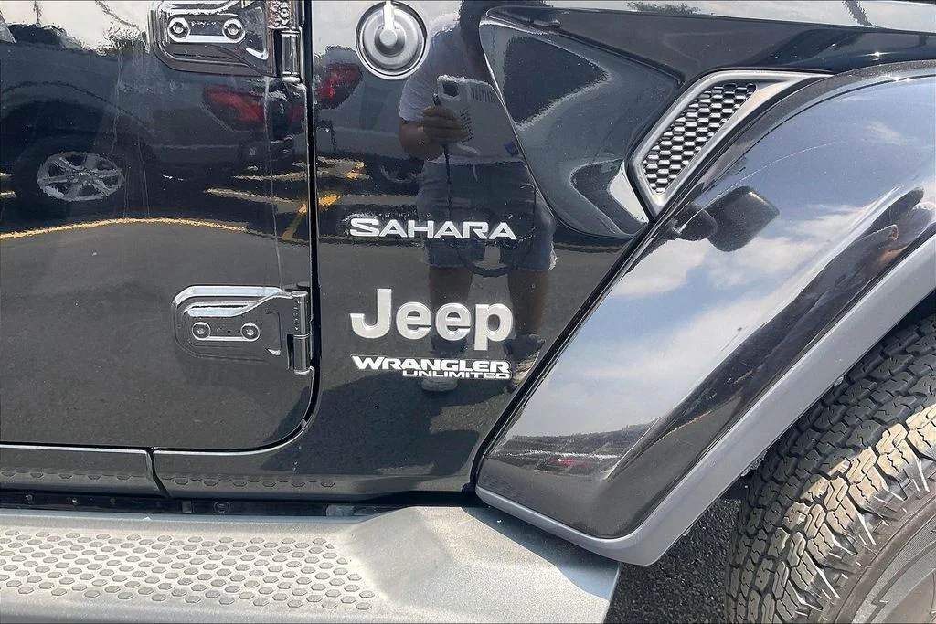 Used 2018 Black Jeep Unlimited Sahara image 30
