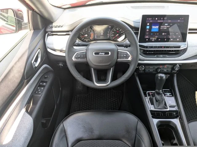 Used 2023 Red Jeep Latitude image 17