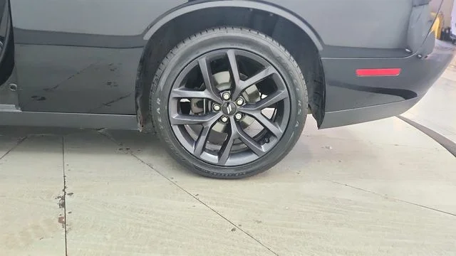Used 2019 Black Dodge SXT image 23