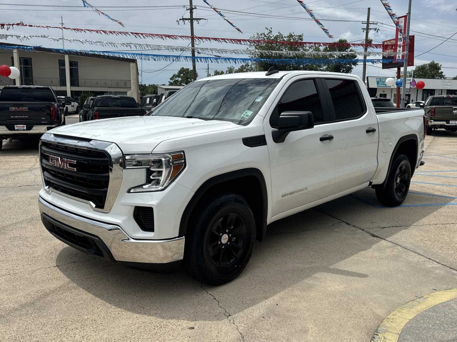 Used 2021 Summit White GMC  image 3