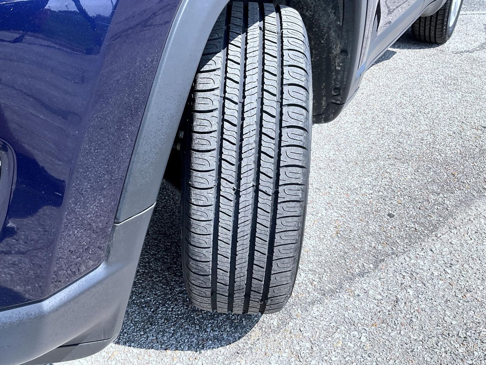 Used 2019 Blue Jeep Latitude image 23
