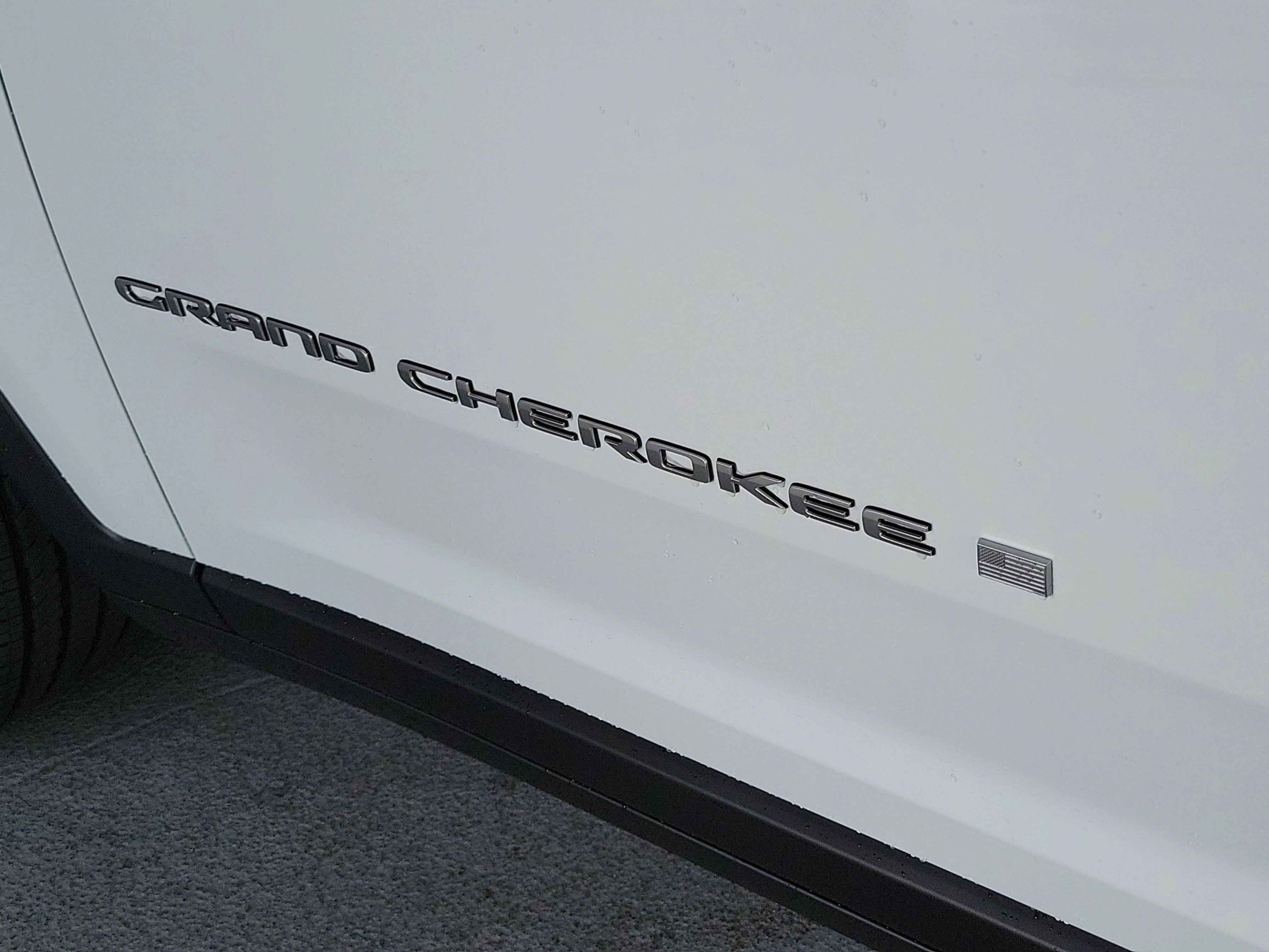 New 2026 Bright White Clear-Coat Exterior Paint Jeep Limited image 5