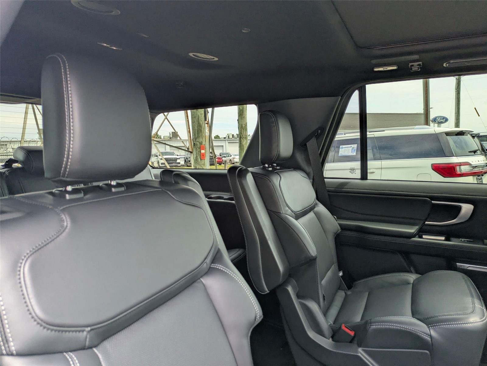 New 2026 Glacier Gray Metallic Tri-Coat Ford Platinum® image 32