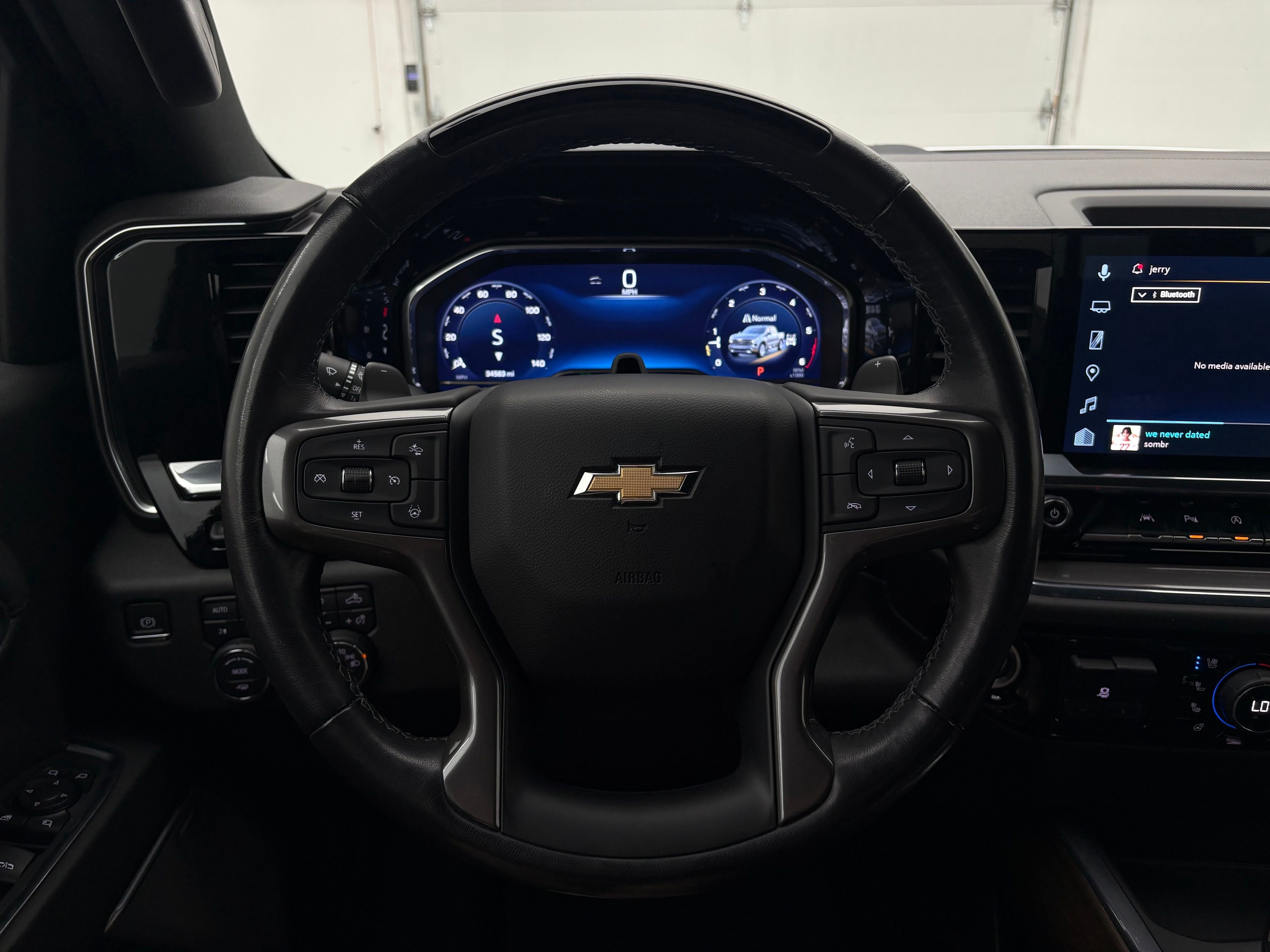 Used 2023 Iridescent Pearl Tricoat Chevrolet High Country image 21