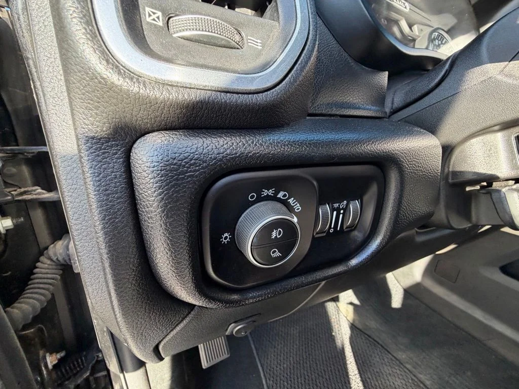 Used 2019 Black Ram Laramie image 17