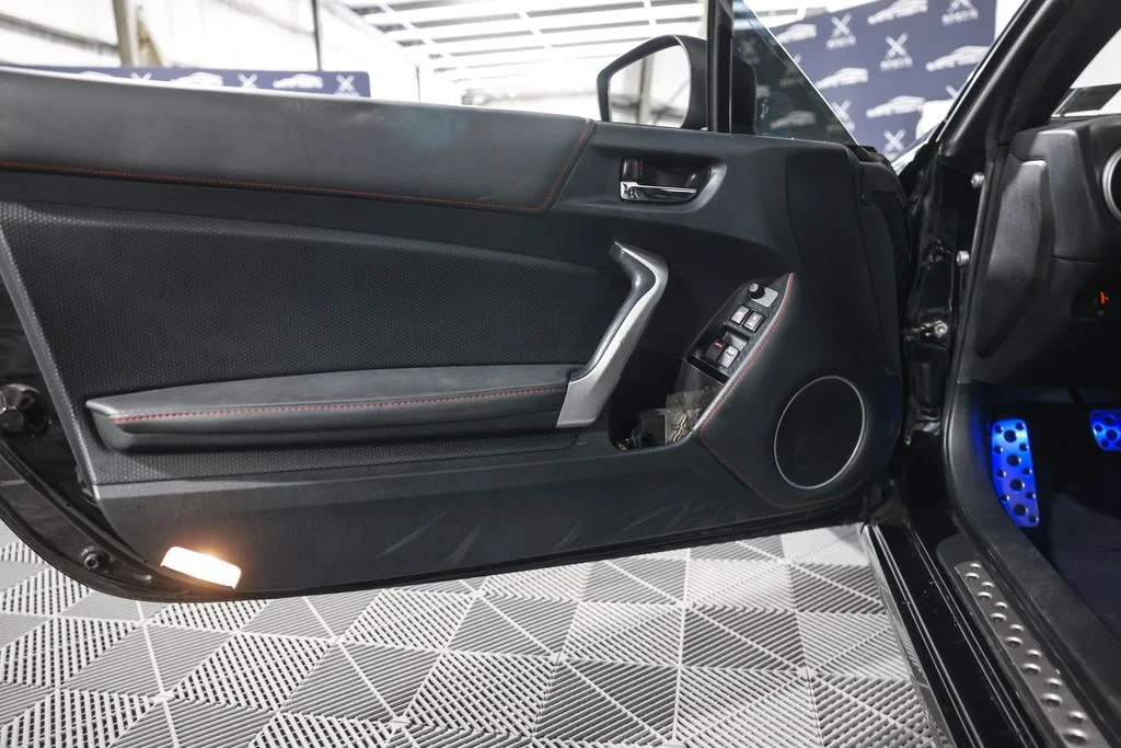 Used 2018 Black Subaru Limited image 30