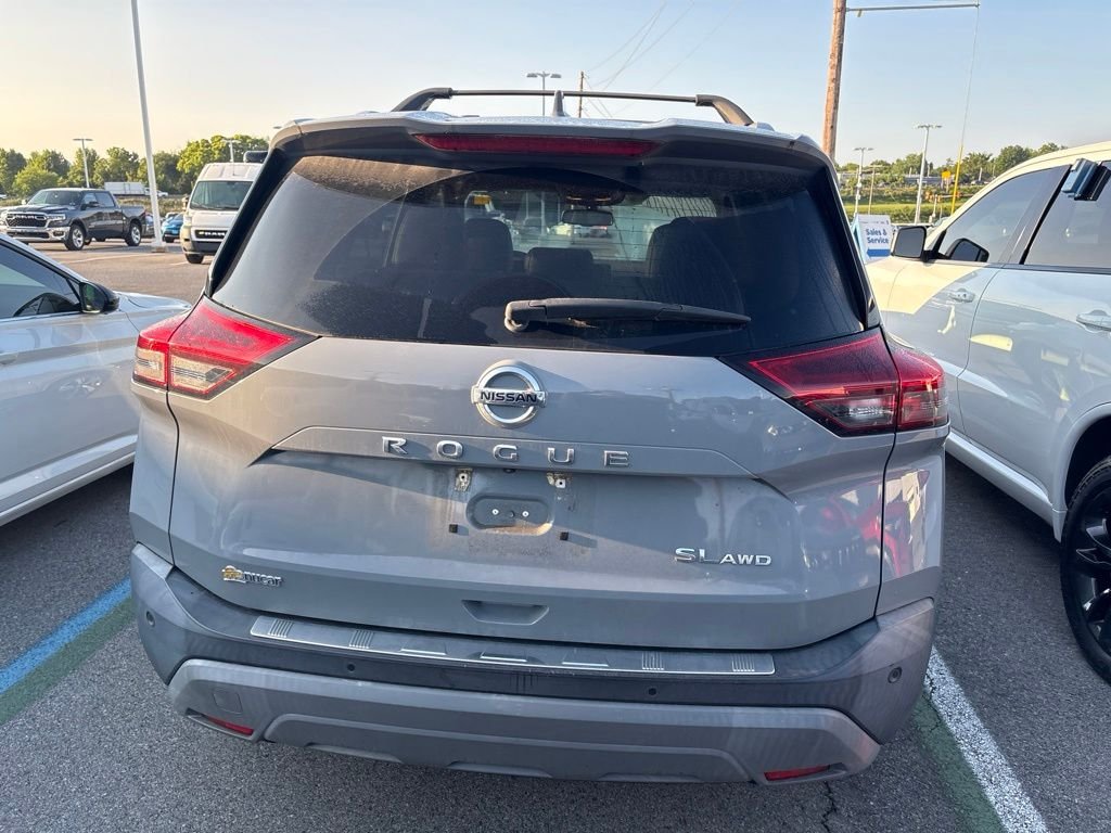 Used 2021 Gray Nissan SL image 10