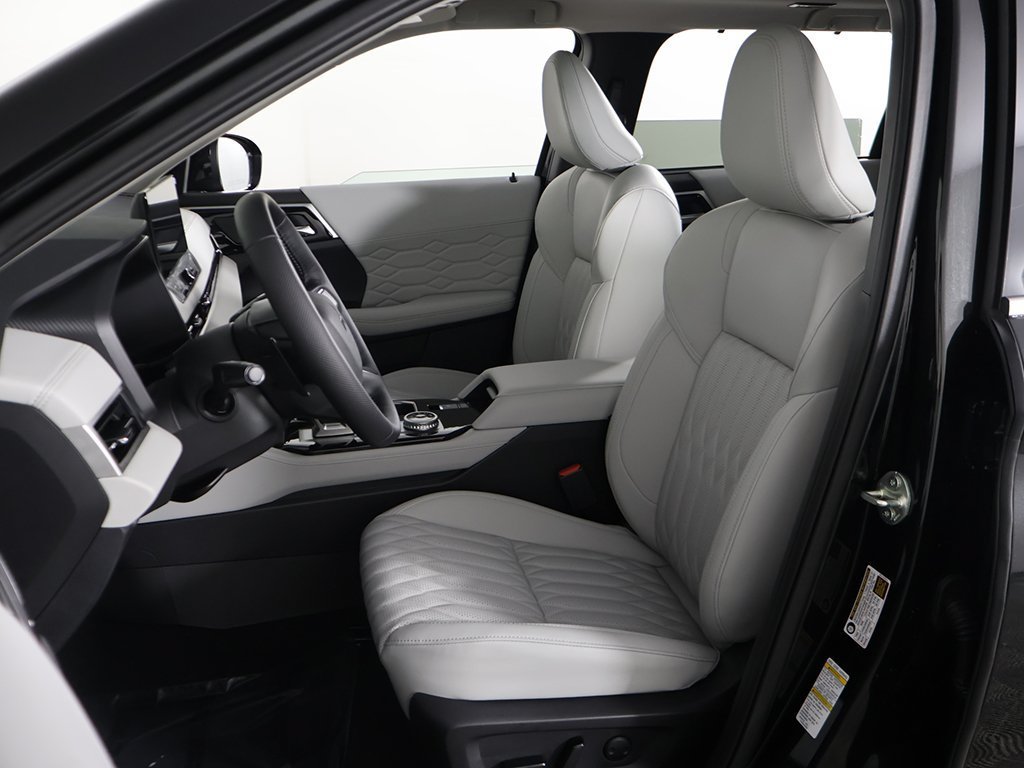 Used 2025 Black Mitsubishi SEL image 32