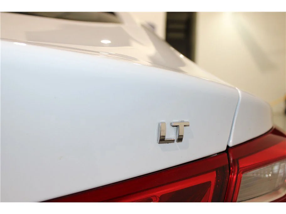 Used 2023 Summit White Chevrolet LT image 18